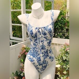 #76- Blue and White Toile Print Bodysuit Size S